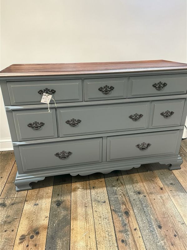 VV Stormy Dresser 52x19x33