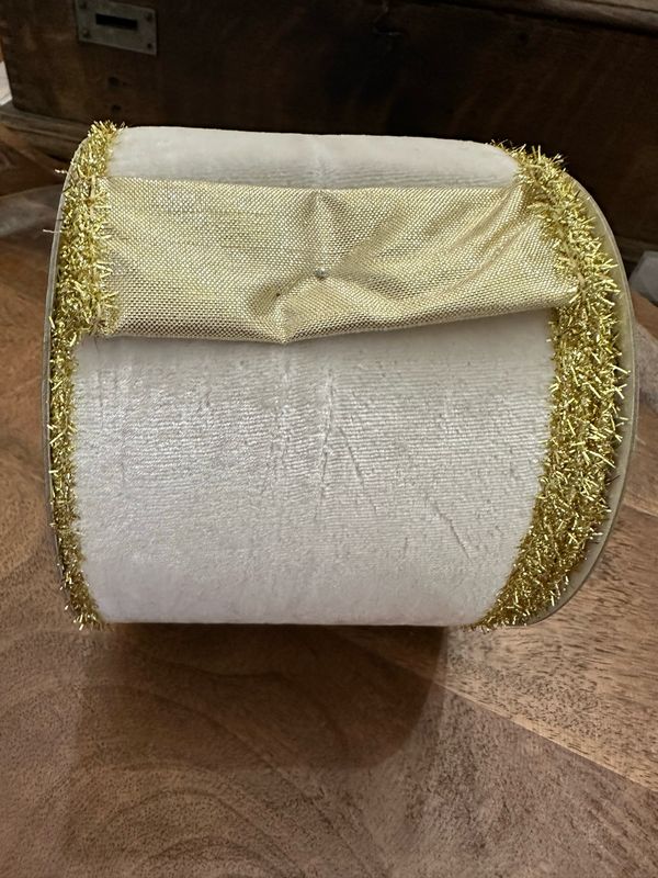 JME Velvet Tinsel Edge White 4x10