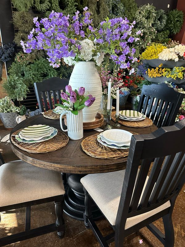 SHP Clara 47" Table