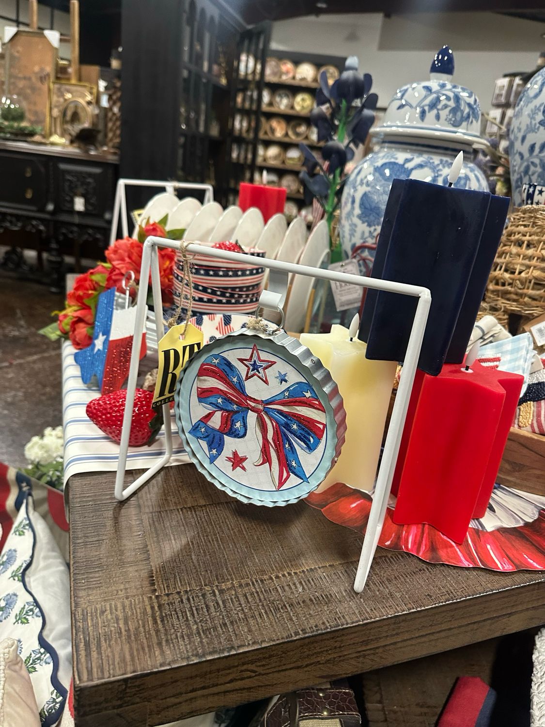 TRT White Gallery Stand 9.5x9