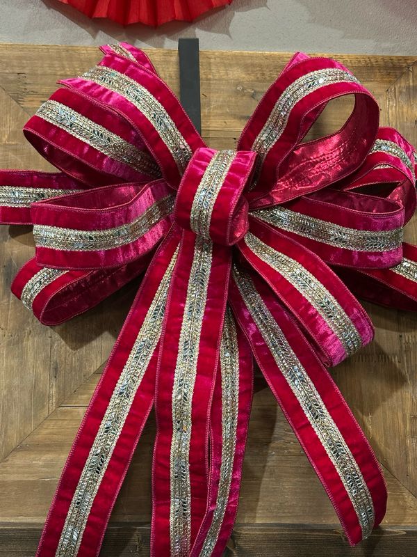 JME Hand Tied Fuchia Velvet Bow 22x32
