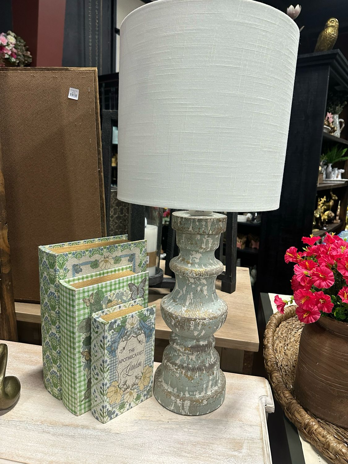 PT Bl Distressed Lamp 29"