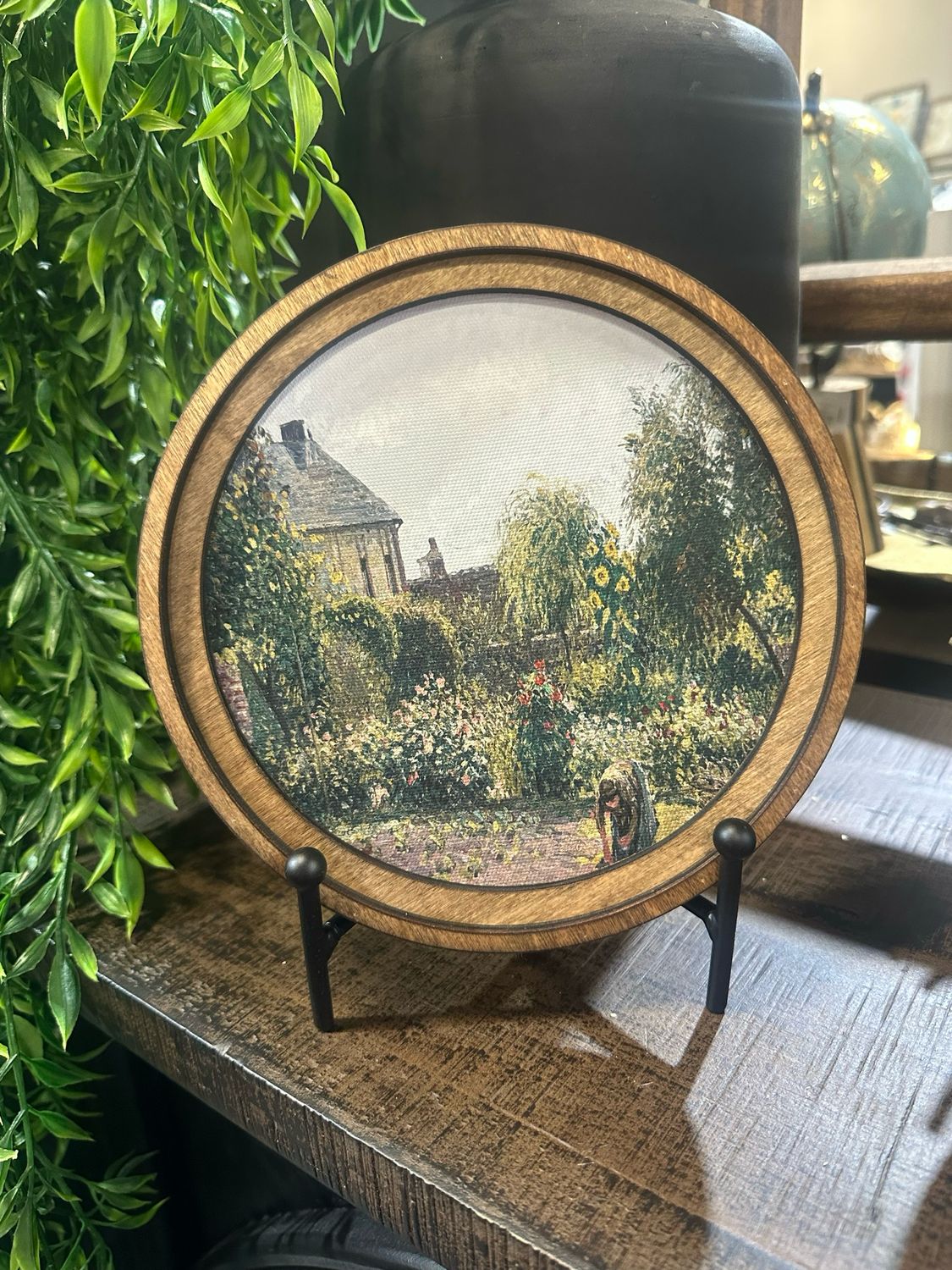 Red 8" R Vintage Garden