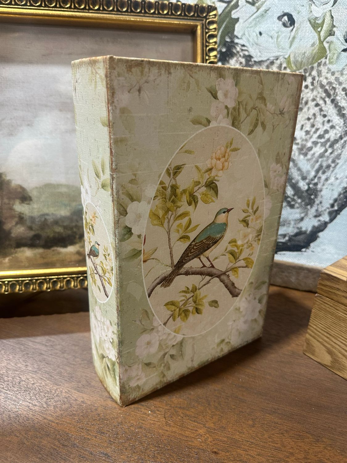 AB Lg Bird In Oval Book Box 10.75x7x2.75