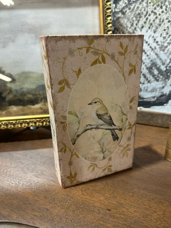 AB Sm Bird In Oval Book Box 8.25x5x2