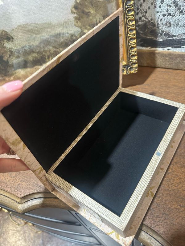 AB Sm Bird In Oval Book Box 8.25x5x2