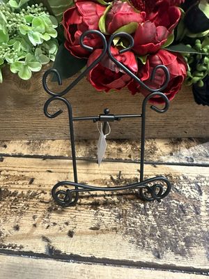 TRI 6.75" Bl Scroll Easel