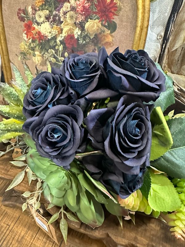 Ang RT 12" Navy Rose Bouquet