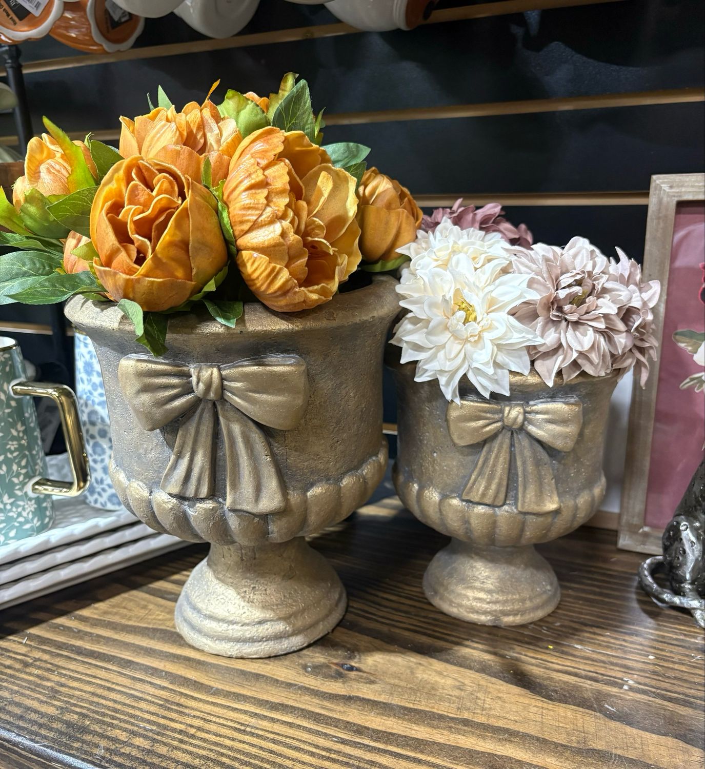 PDG 8.9" Gold Bow Holiday Planter