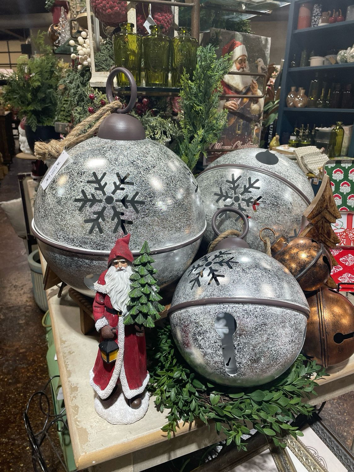 WTC Lg White &amp; Silver Bell
