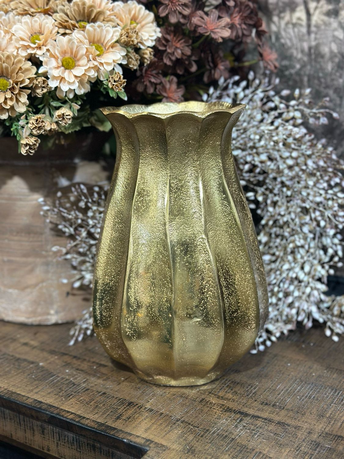 AB Scalloped Alum Gold Finish Vase 6.5x6x10.5