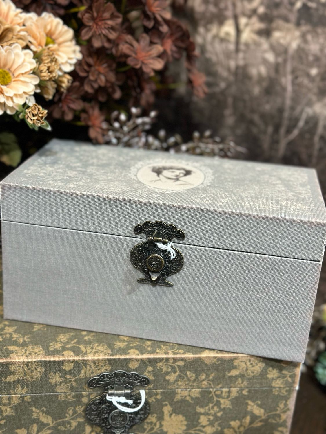 AB Bl Box Lady 9.5x5x4.5
