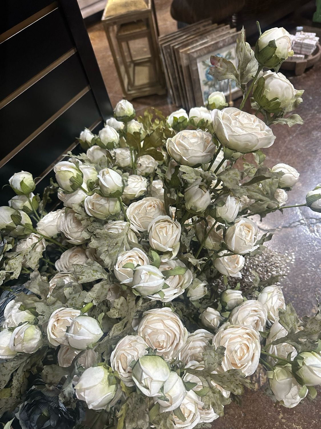 Fan 27.5" White Ranunculus Spray