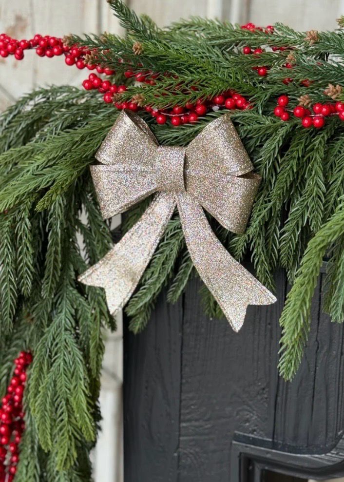Lan 7.25" Sparkling Sashes Bow