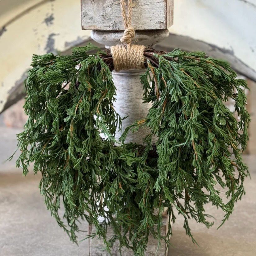 Lan 16" Emerald Falls Hanging Wreath