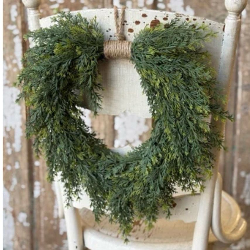Lan 14" Clifton Hills Hanging Wreath