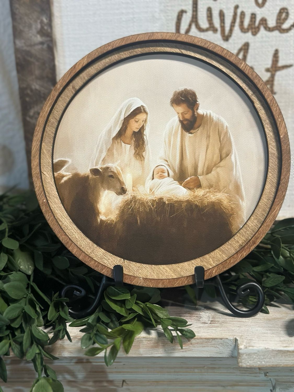 Red 8" R Nativity Art