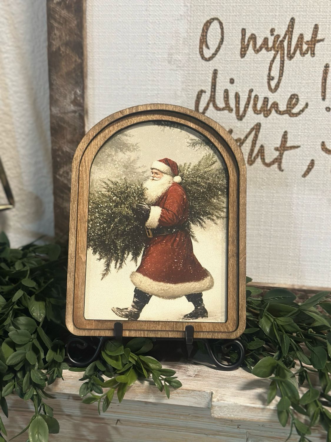 Red Arch 6x8 Santa Tree