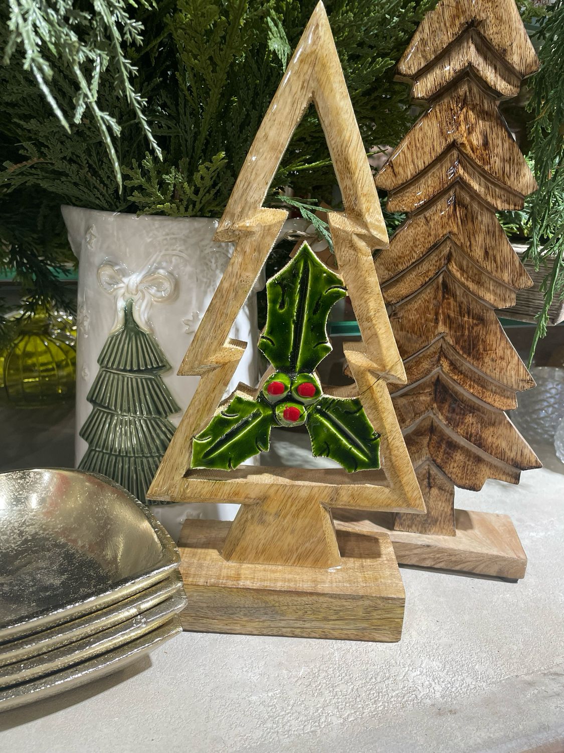 WTC Md Cutout Holly Tree 11.75"