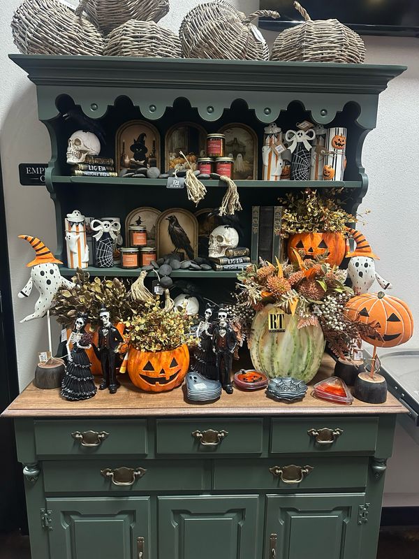 VV Acadia Hutch 44x19x70