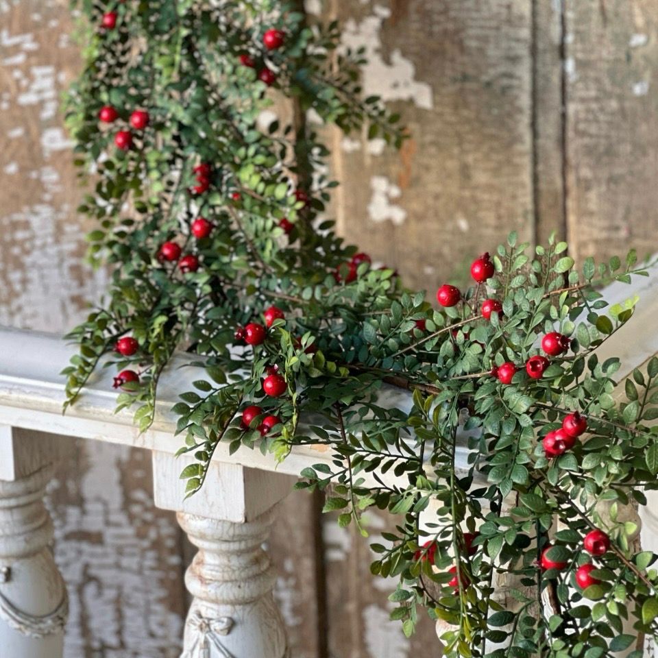 Lan 5' Lively Berry Bough Garland