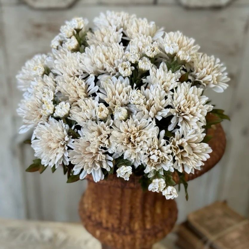 Lan 15.5" Cream Comrade Mum Bush