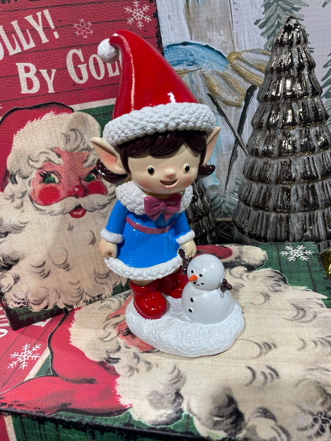Fan Girl w Snowman 8"