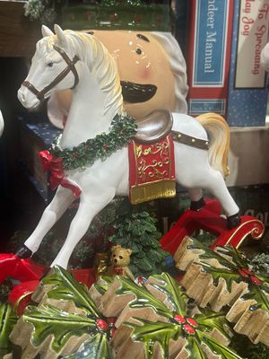 Han Holly Wreath Rocking Horse 10x10.25x3