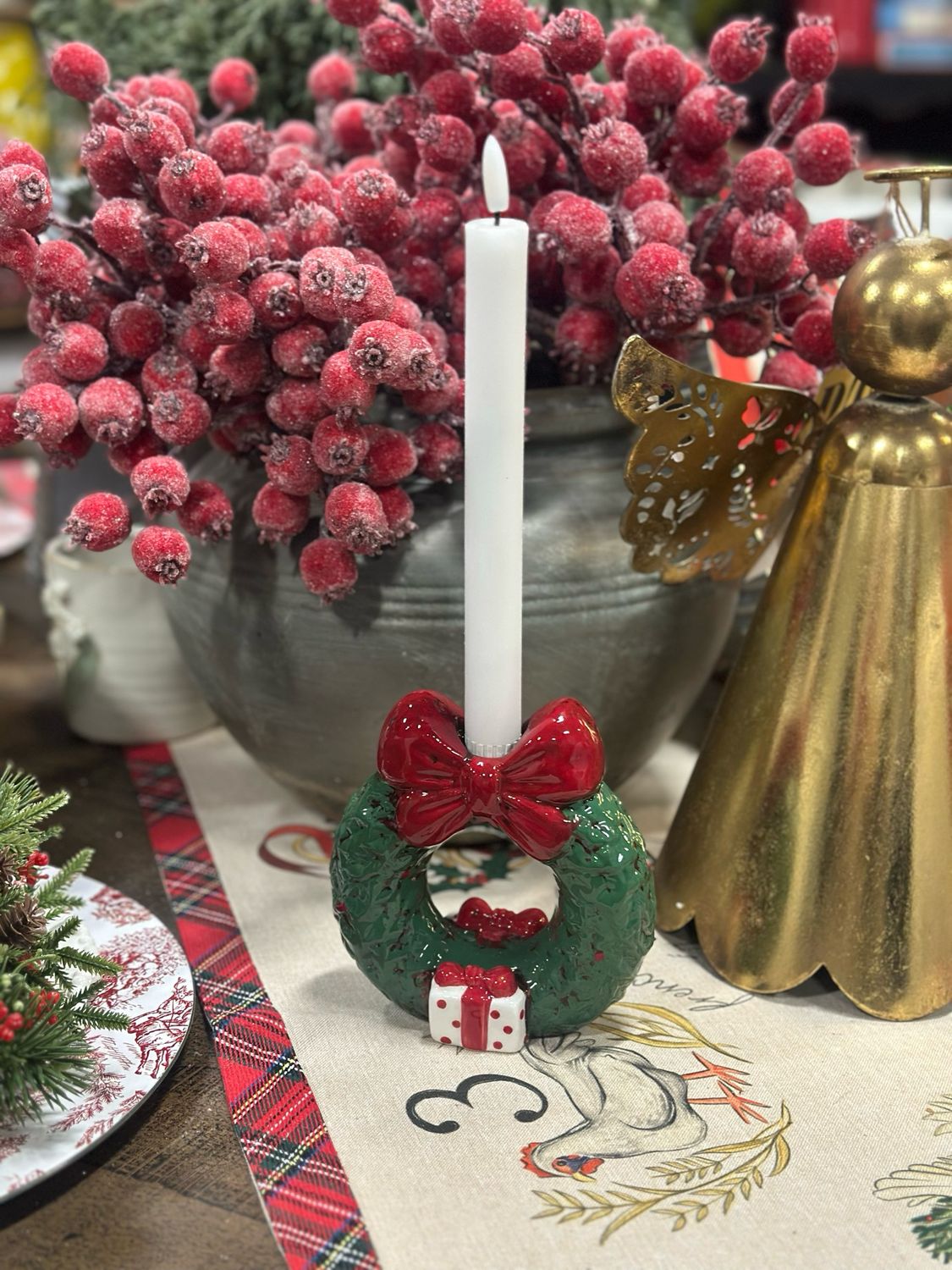 CCO 5.75" Wreath Taper Holder Green &amp; Red