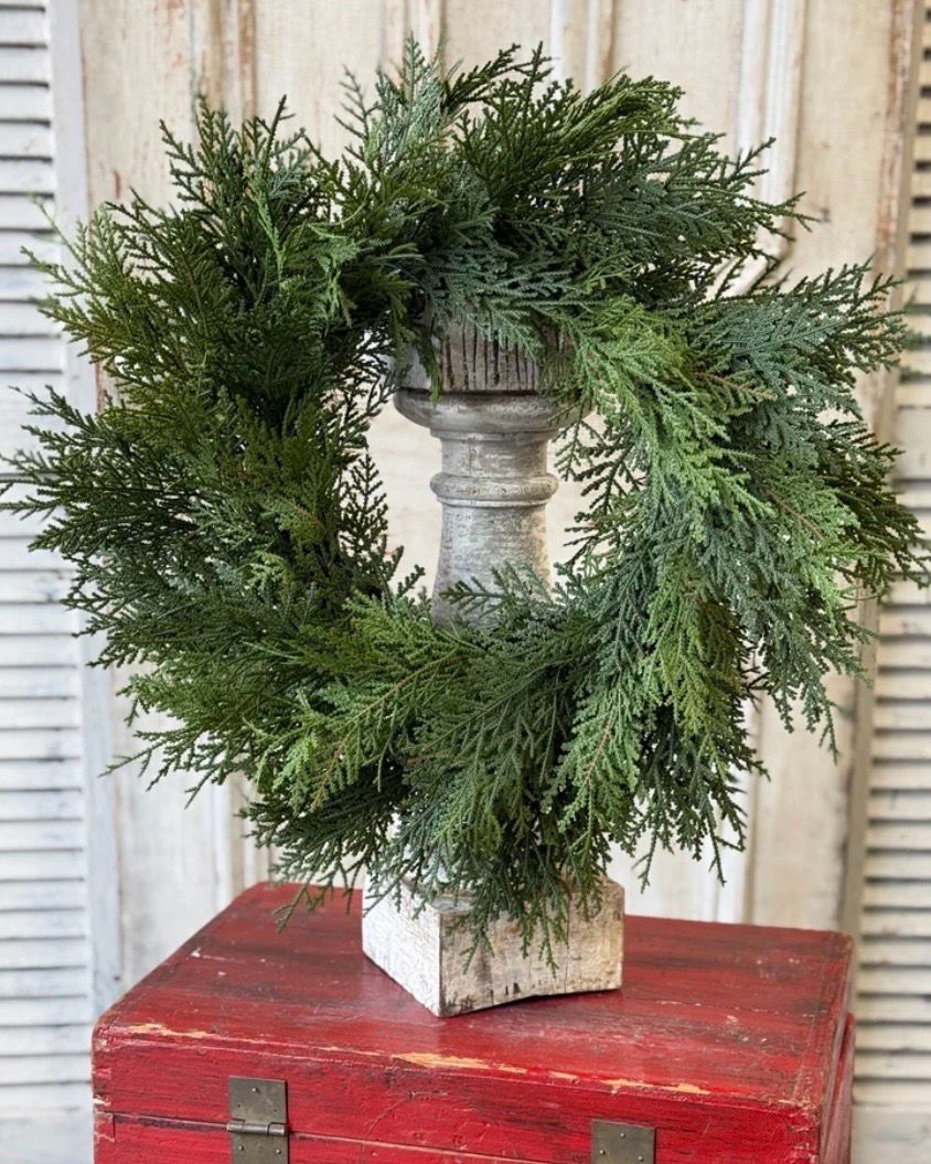 Lan 22" Stillwoods Wreath