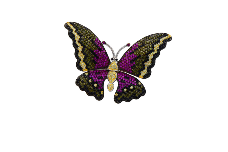 Broche mariposa grande oscura