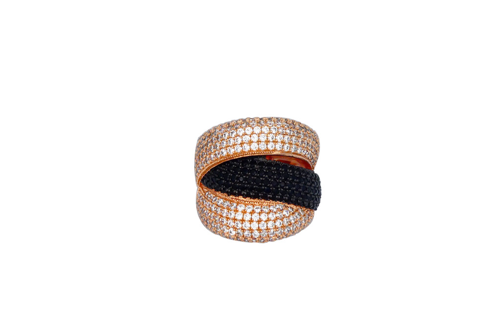 Anillo oro rosa con circonitas blancas y negras