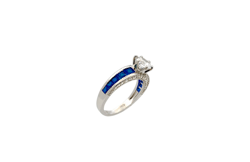 Anillo solitario con circonitas color