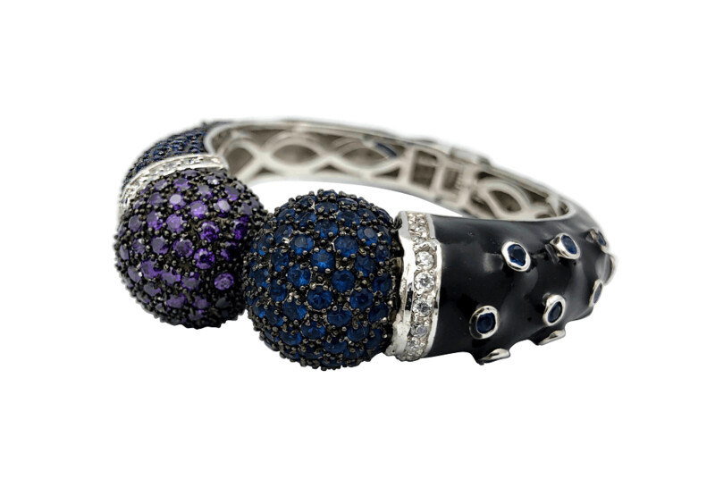 Brazalete con circonitas y esmalte
