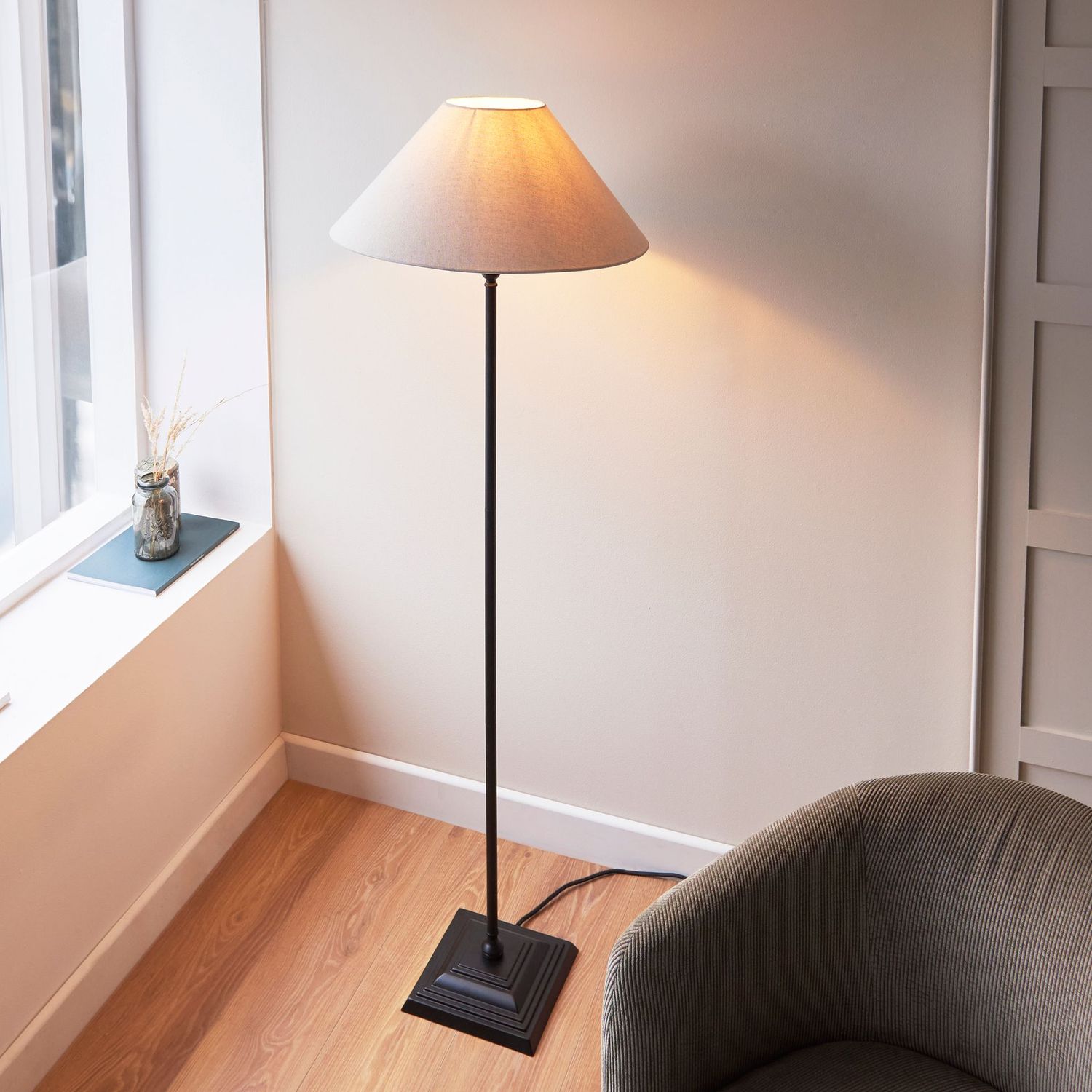 ​Classic Matt Black Floor Lamp with Linen Shade