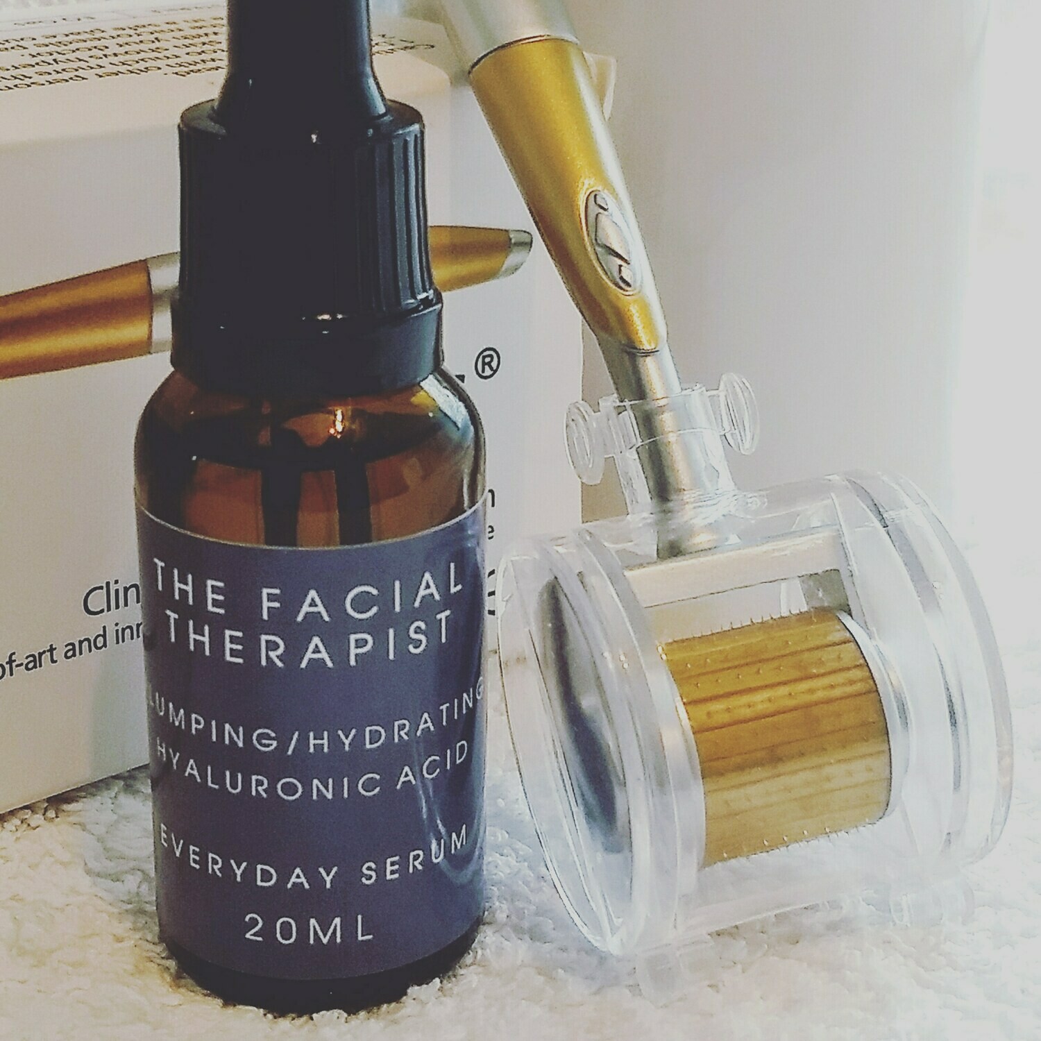 HYALURONIC ACID SERUM+ TITANIUM DERMA ROLLER