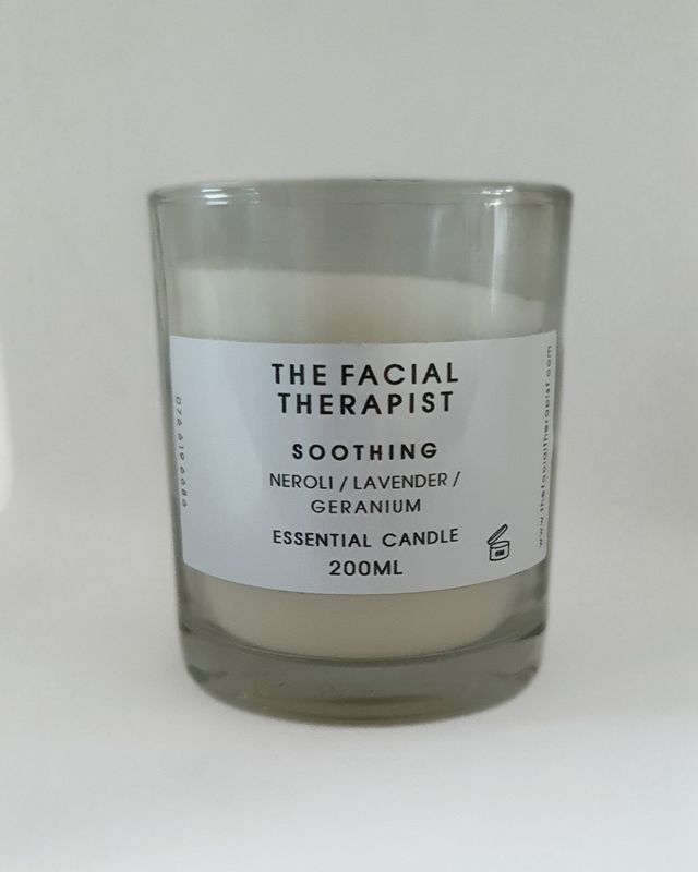 SOOTHING ESSENTIAL CANDLE
