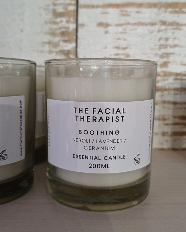 SOOTHING ESSENTIAL CANDLE