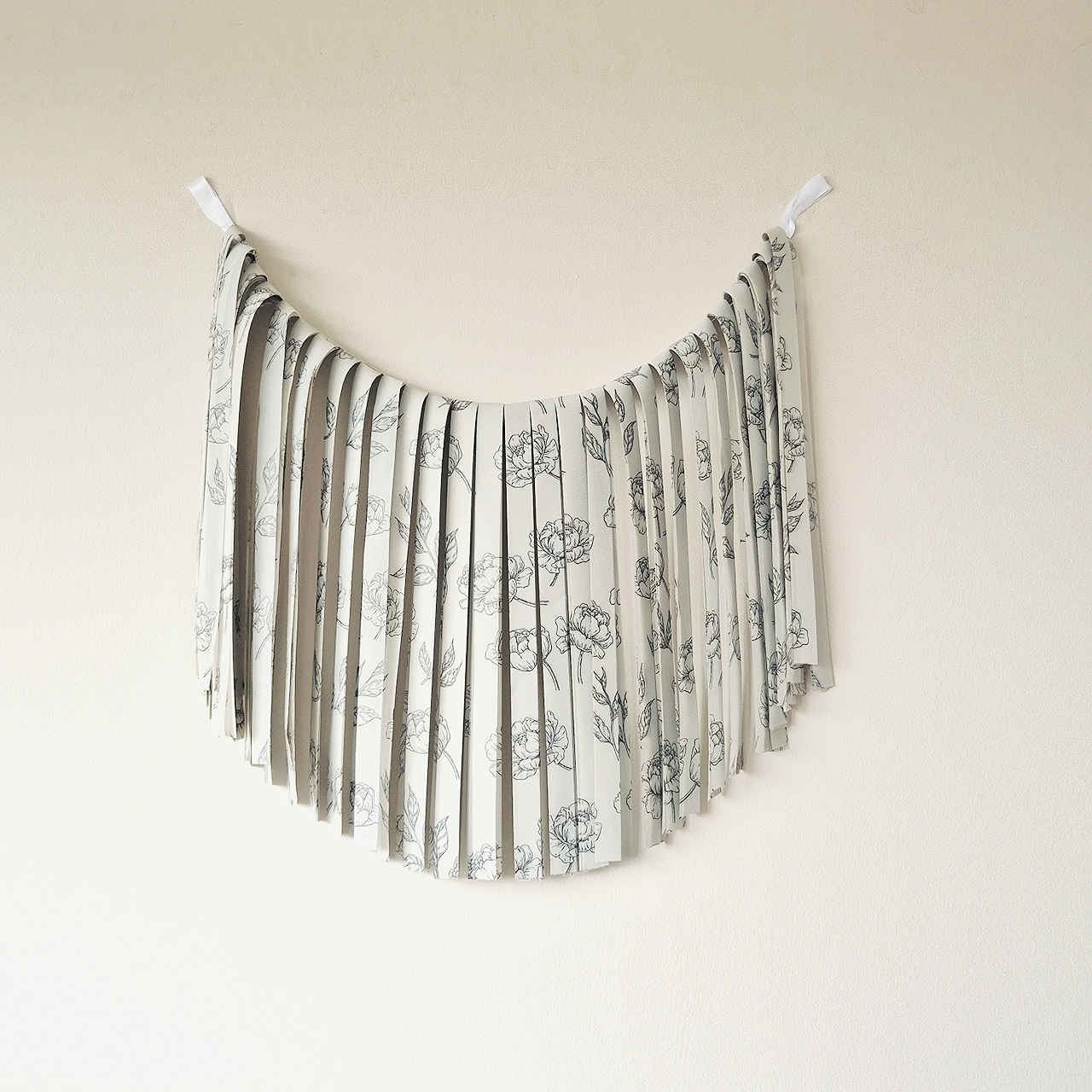 GUIRNALDA MONOCOLOR GRIS PEONIAS XXL JUMBO