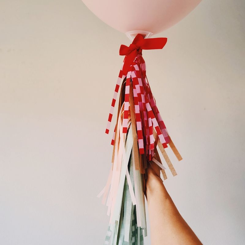 STICK BALLOON  1 STICK SIN HELIO + GLOBO 19" + GUIRNALDA 35cmx25cm