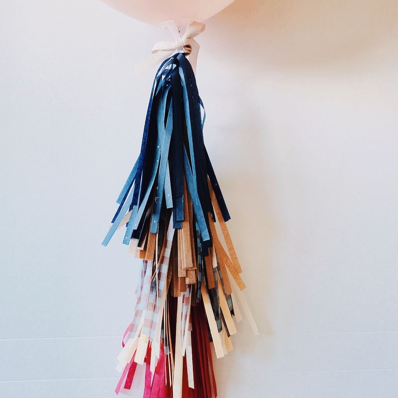 STICK BALLOON  1 STICK SIN HELIO + GLOBO 19" + GUIRNALDA 35cmx25cm