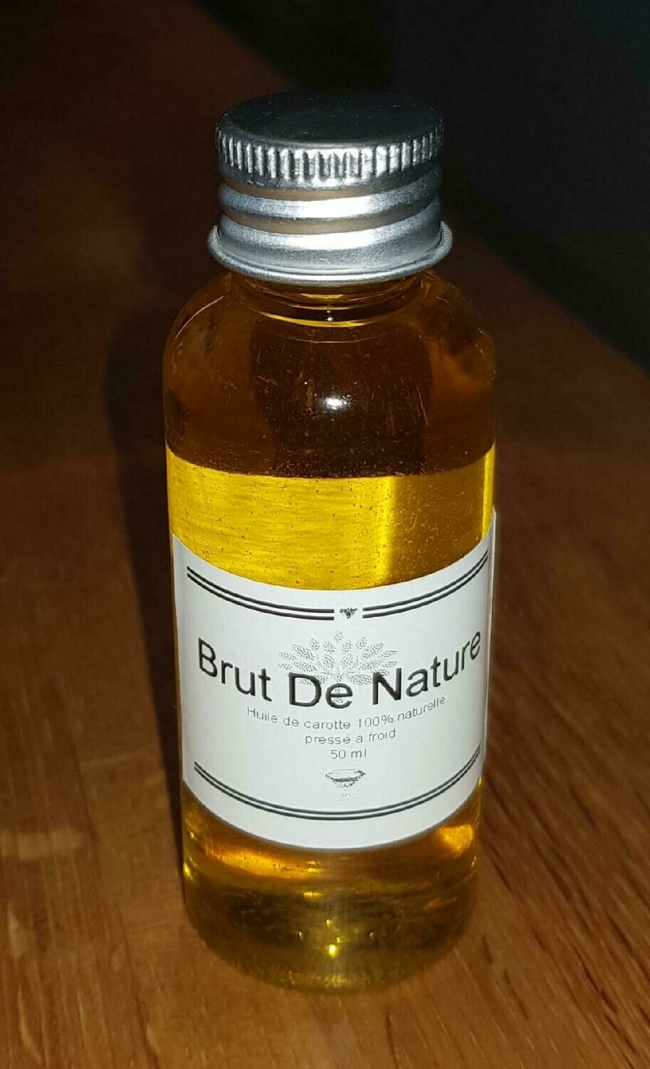 Huile de végétale de carotte de fabrication artisanale