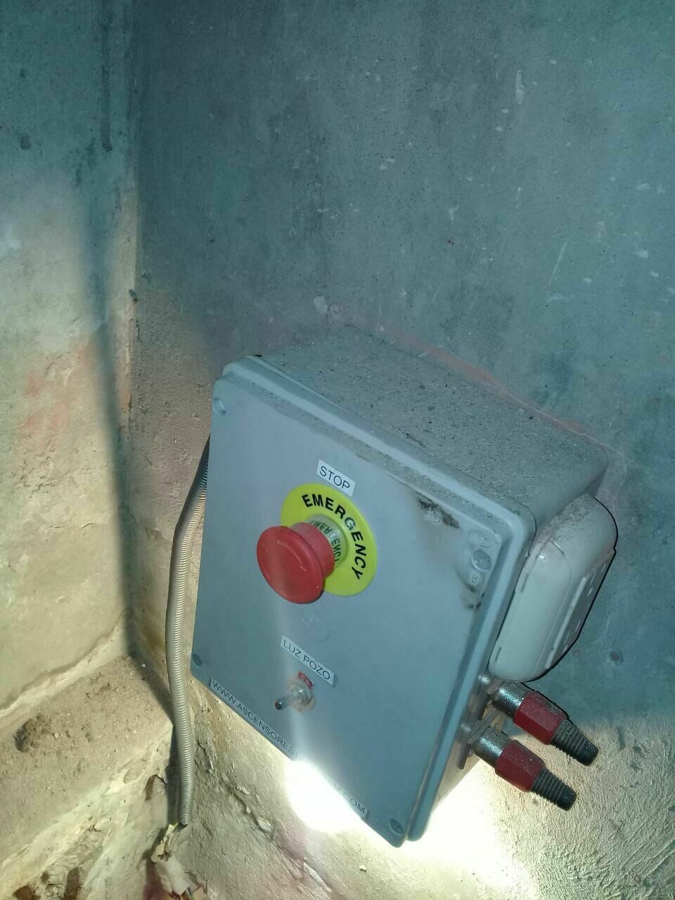 MONARCH CAJA DE SEGURIDA Y LUZ DEL POZO TECNIRAM