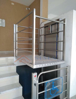 ASCENSOR RESIDENCIAL PUERTAS MANUALES.