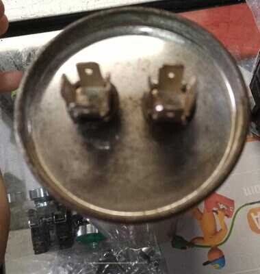 CAPASITOR   370-440V C 50/60Hz
