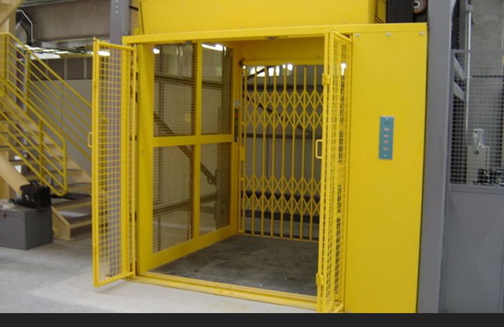 ASCENSOR CARGA PARA BODEGAS PUERTA MANUAL., TIPO :: 1- VALOR : $ 13920.00  + IVA.  /  450  KG / ASCENSOR CRAGA / 0,70 M-SEG  / AREA CABINA  100 X 120 CM / PUERTAS MANUALES MALLA ELECTRO SOLDADA