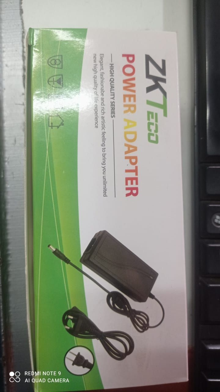 FUENTE REGULADA 110V/ 12V DC 5 AMP / PARA 4 CAMARAS