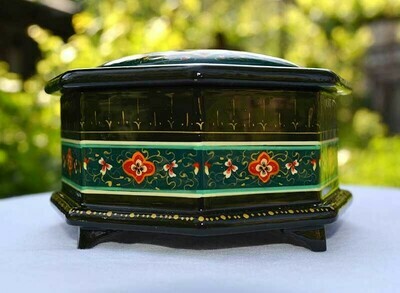 "Green treasure box" jewelry box