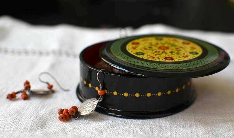 &quot;Serenity&quot; round lacquer jewelry box