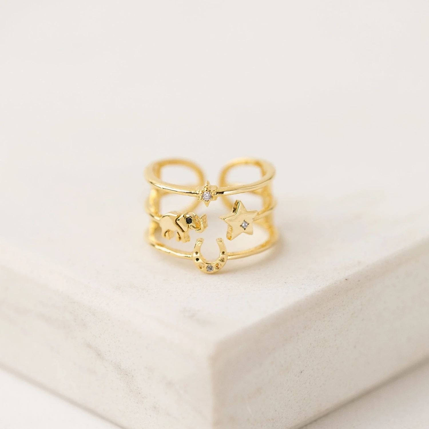 Lover&#39;s Tempo Horseshoe Triple Band Fortuna Ring